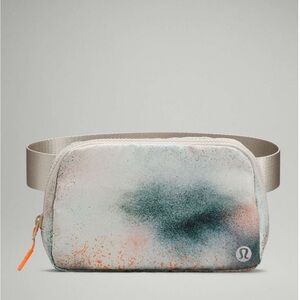 Lululemon Everywhere Belt Bag